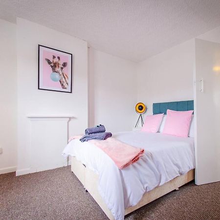 4 Bed - 2 Baths 1 Walk In Shower Lots Of Parking Ipswich Exteriér fotografie