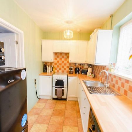 4 Bed - 2 Baths 1 Walk In Shower Lots Of Parking Ipswich Exteriér fotografie