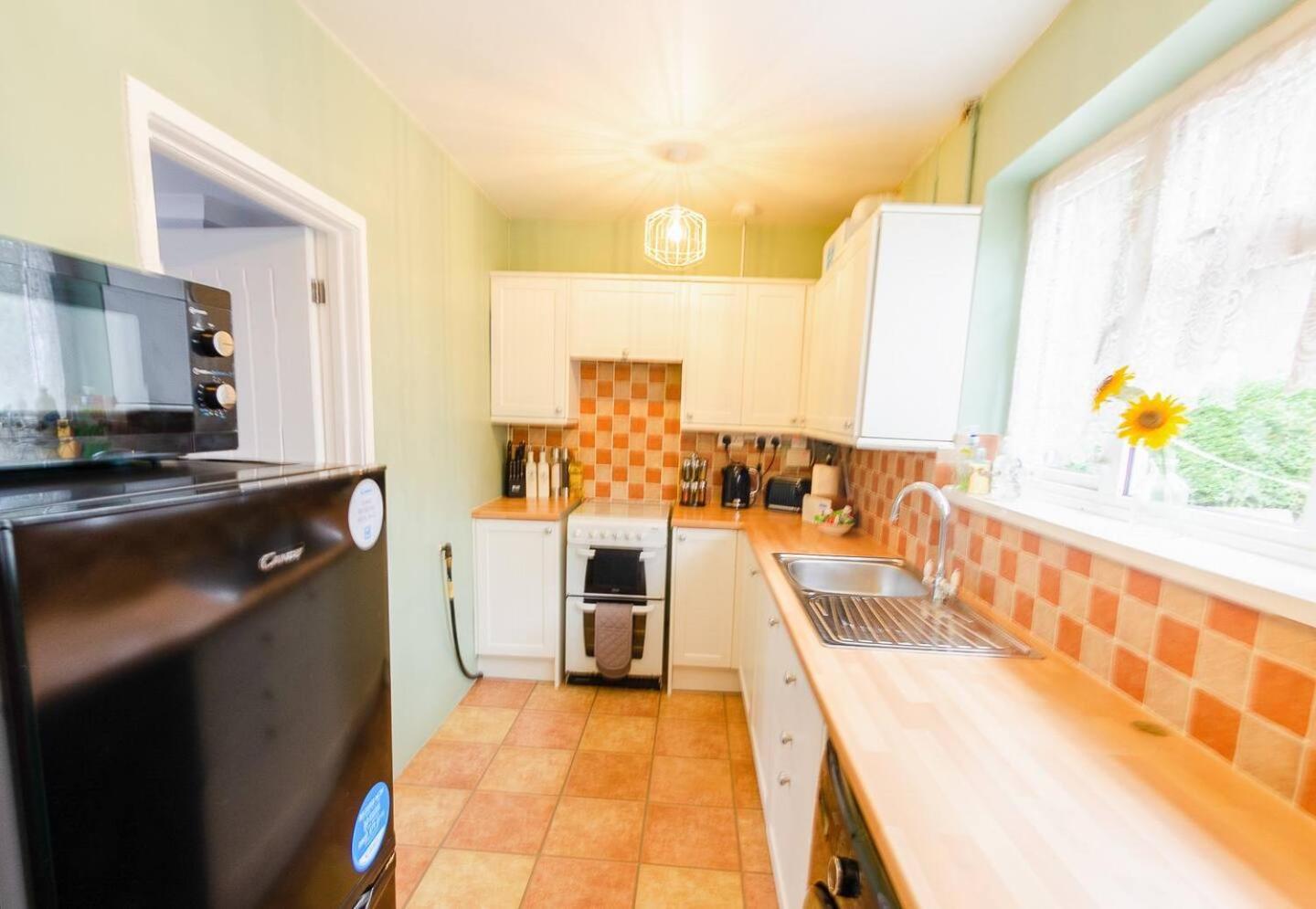 4 Bed - 2 Baths 1 Walk In Shower Lots Of Parking Ipswich Exteriér fotografie