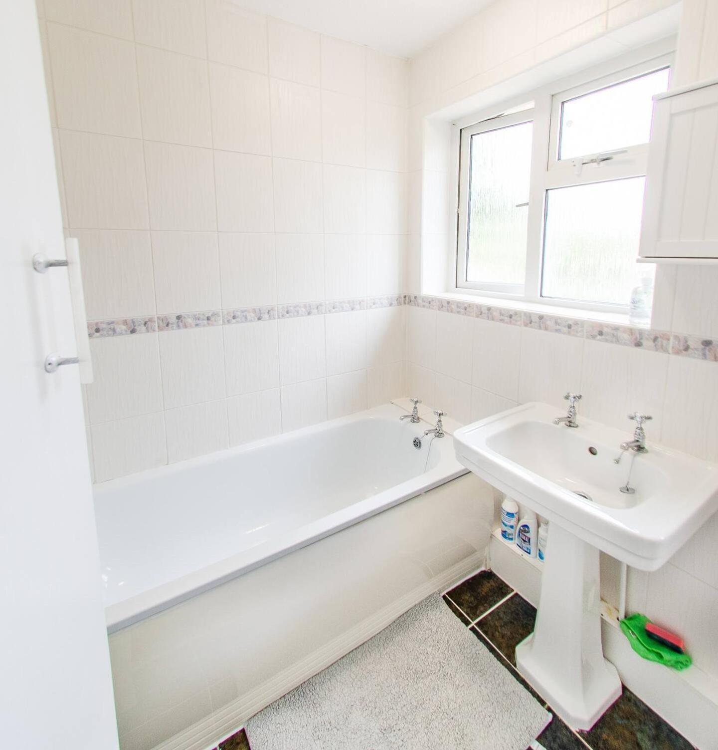 4 Bed - 2 Baths 1 Walk In Shower Lots Of Parking Ipswich Exteriér fotografie