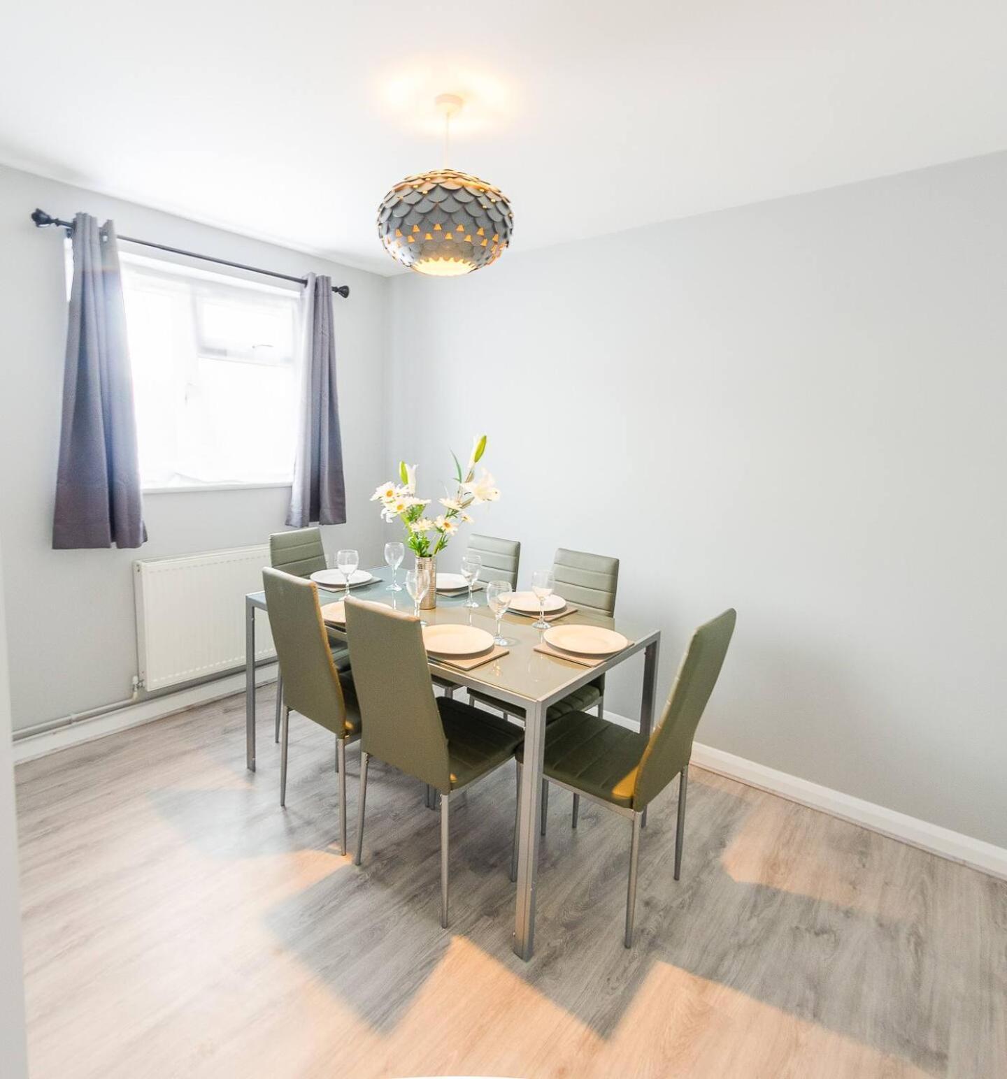 4 Bed - 2 Baths 1 Walk In Shower Lots Of Parking Ipswich Exteriér fotografie