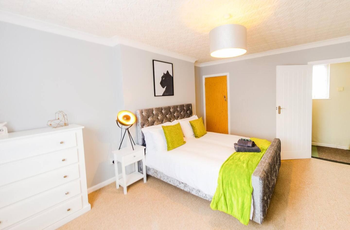 4 Bed - 2 Baths 1 Walk In Shower Lots Of Parking Ipswich Exteriér fotografie
